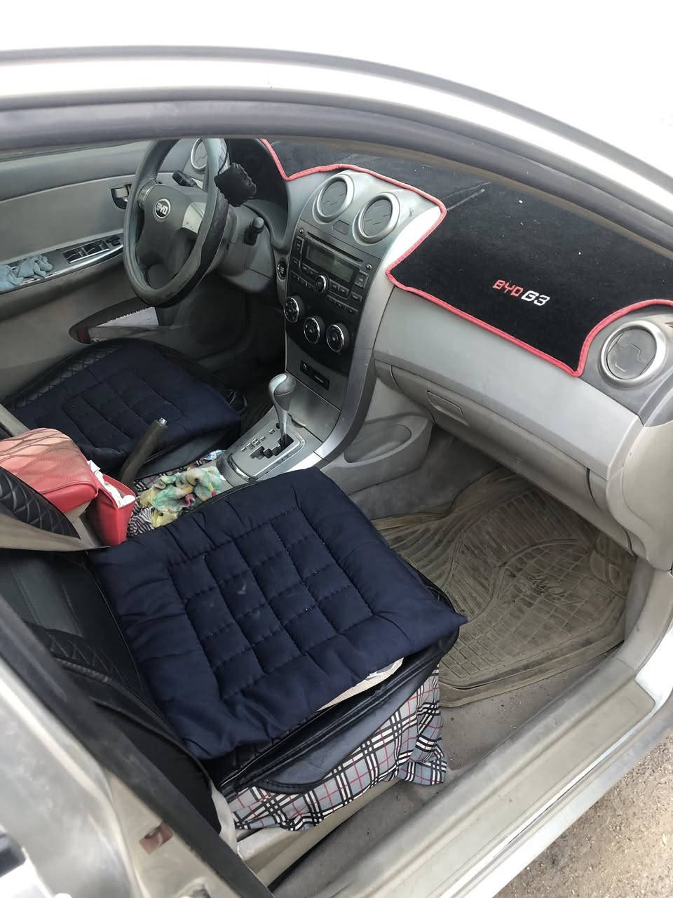 سلام عليكم سيارة بي واي دي MG3
سياره كشر جديد بس يراد ادامه مكينه سياره فول مواصفات 
فتحته تشغيل بصمه بصمه ابواب سياره فول 
سعر 55 بيهه مجال ‭0772 897 6949‬
