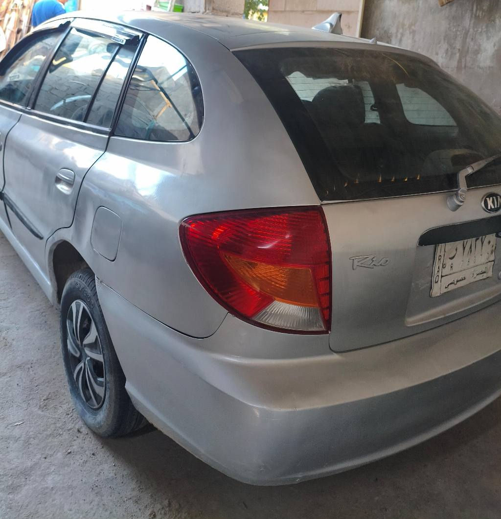 السلام عليكم سيارة ريو موديل 2001 للبيع السيارة جاهزة ومصبوغة عام سيارة ومرتبة كلشي شغال كهربائيات كاملة السيارة شاشة وكامرة الحدادية بس الكدام 50  والمحرك زين بي خيط بخار يخربط اعتقد من النوزلات ابيعها كوم حديد راعيها موجود يحول*********** البصرة, العراق
