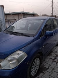 نيسان فيرسا ٢٠٠٩رقم بغداد باسمي سيارة نضيفا محرك كير كهرباءبءيات مكفول...