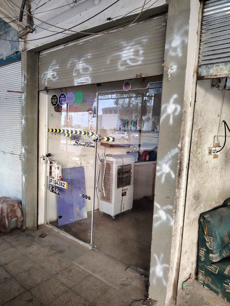 يوجد لدينا محلين للاجار لعدم التفرغ في الشارع العام طريق الشلالات مقابل الملعب الأولمبي المراجعه مع ***********
