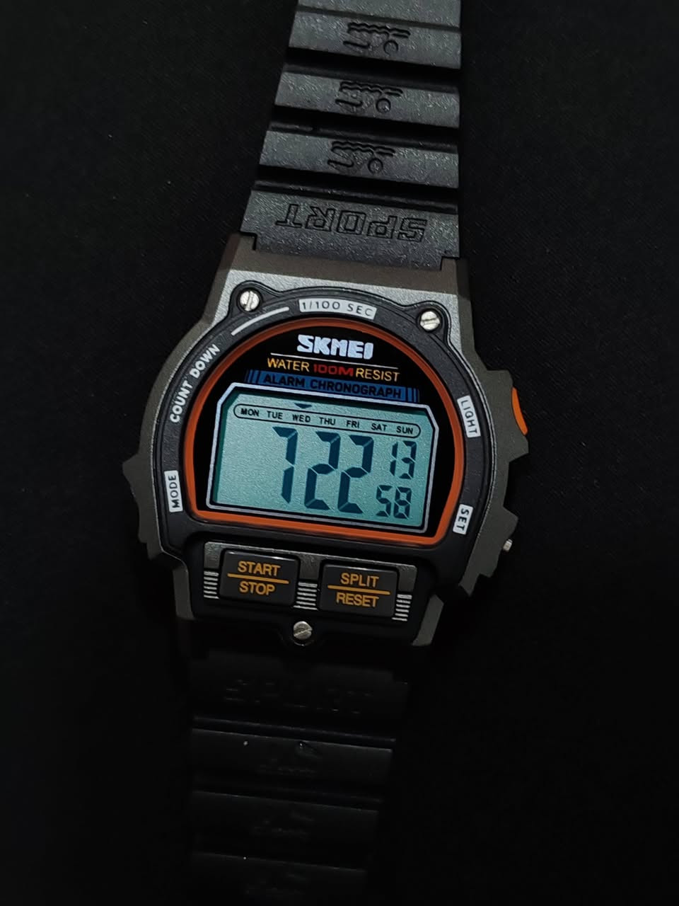 ساعة ماركة سكيمي نظيفة و شغالة و اضائتها شغالة و النظافة واضحة بالصور السعر ٣٠ مكاني بغداد و موجود توصيل


**إذا كنت صاحب هذا الإعلان وتريد حذفه لأي سبب، رجاءا أرسل رسالة إلى الدعم الفني**