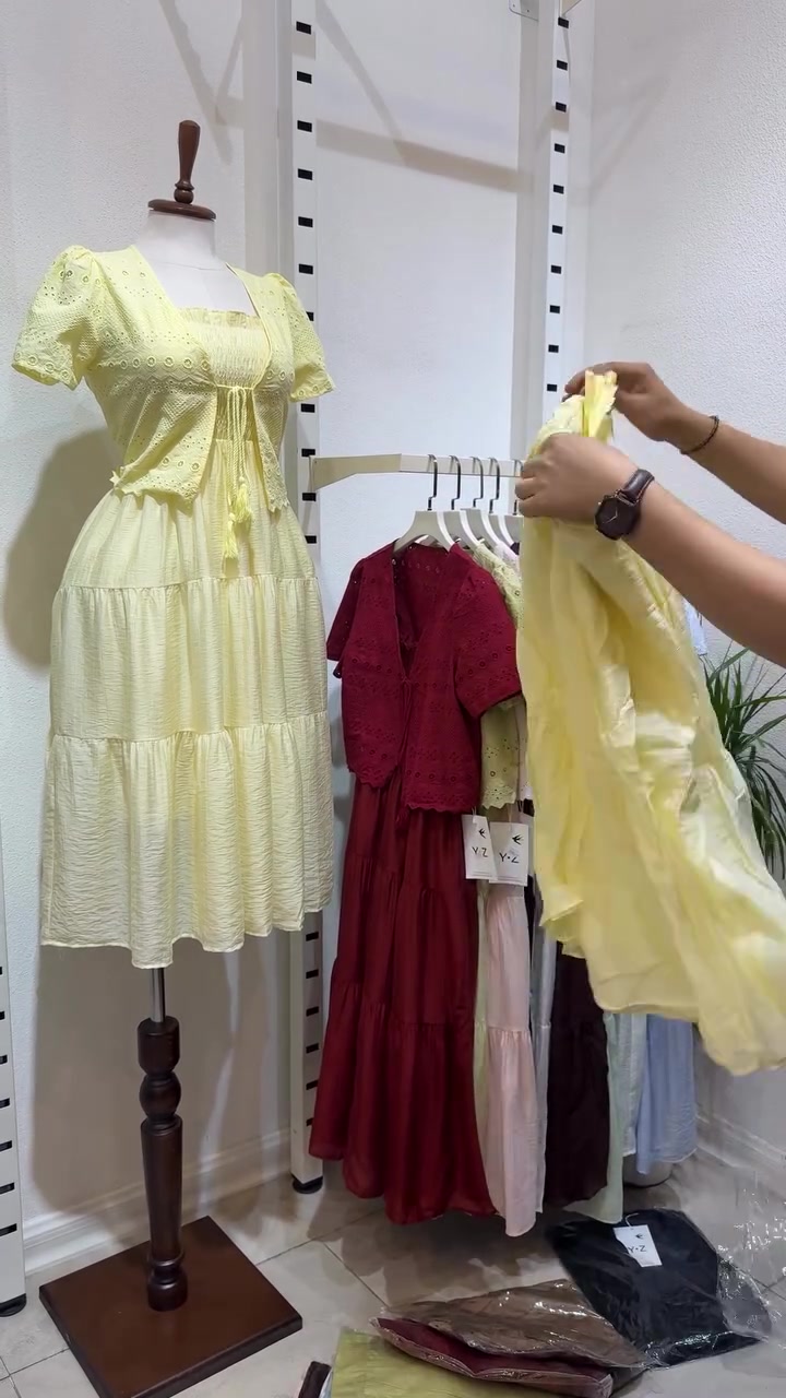 بدون صوت اليوم 😂🫰🏻 
بنات الفستان تكرار ✨♥️ 
فري سايز يلبس وزن 40 الى 75 ✨
مبطن كامل 🫰🏻


**إذا كنت صاحب هذا الإعلان وتريد حذفه لأي سبب، رجاءا أرسل رسالة إلى الدعم الفني**
