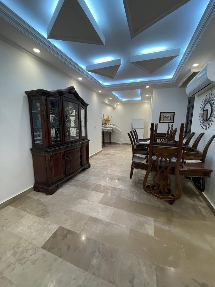 🔱 دار للايجـار في عرصات الهندية 🔱

عنوان العقار : 📍 عرصات الهندية جهة الكرادة خارج

♦️المساحة 550 مـتـر

يحتوي على كراج يتسع 4 سيارت ووحدات سكنية عدد 4

كل وحدة سكنيه تتضمن من صالة مطبخ وغرف نوم عدد 4 ومجموعة صحيات 

———————————————————————————-
الـمـهـنـدس عــمـر الــزيــدي ☎️

***********

***********

❗️❗️ نسـتـقـبل العروض البيع الشراء والايجار ❗️❗️

بيع - شراء - ايجار - ادارة امـلاك - مقاولات عامة

شركه دار السلطان للاستثمار والتطوير العقاري 

‎‏‎الفرع الاول /عرصات الهندية مجاور فندق بلوم 

‎‏‎ الفرع الثاني /الـسـيـديــة الضباط مقابل افران الرباط

‎‏‎‏‎زبائننا الكرام بِكُم نَرتقي ونَتشرف بزيارتِكم ونَفتخر بخِدمتِكم ❤
