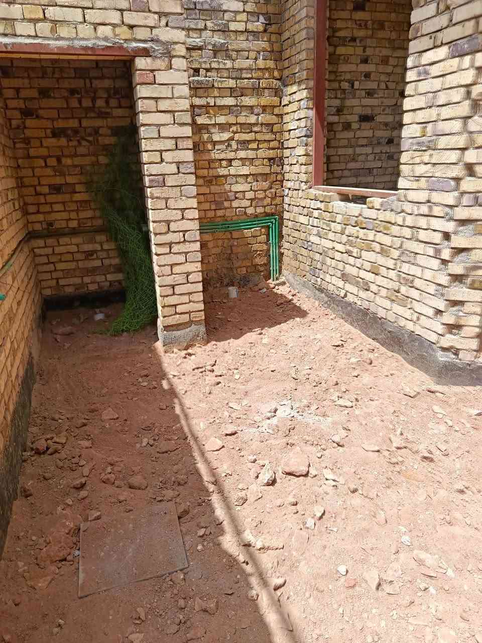 بيت للبيع 🏠
سند 25 مرقم ومشمول تطويب خدمات تبليط معاملة بالبلدية 

⭕️المساحة 150 متر الواجه 7.5 متر ونزال 20 متر

⭕️العنوان الدار  / التقية الثالثة _ شارع مكتب الميار . مجاور مجمع الروان 

⭕️بناء  طابوق درجة اولى 🧱🧱

⭕ السطح مطبك شتايگر 🪟

⭕ مأسس ماء ومجاري 🚿🚽

⭕ مدفون طبقة سبيس 🪏🪏

————————————— 

           تـــفـــاصـــيـــل الـــدار 

(كونكريت مسلح )

⚜️ 2 غرفة سويت 🏠🏠

⚜️صالة  🏫

⚜️استقبال🏫

⚜️مطبخ 🏠

⚜️مجاميع صحية 2 🏠🏠

⚜️طارمة  🛣️🏫

ــــــــــــــــــــــــــــــــــــــــــــــــ

السعر 54 وبيه مجال 

#نستقبل_جميع_عروضكم

———————————————————

للاستفسار الاتصال او مراسلة واتساب 

***********
