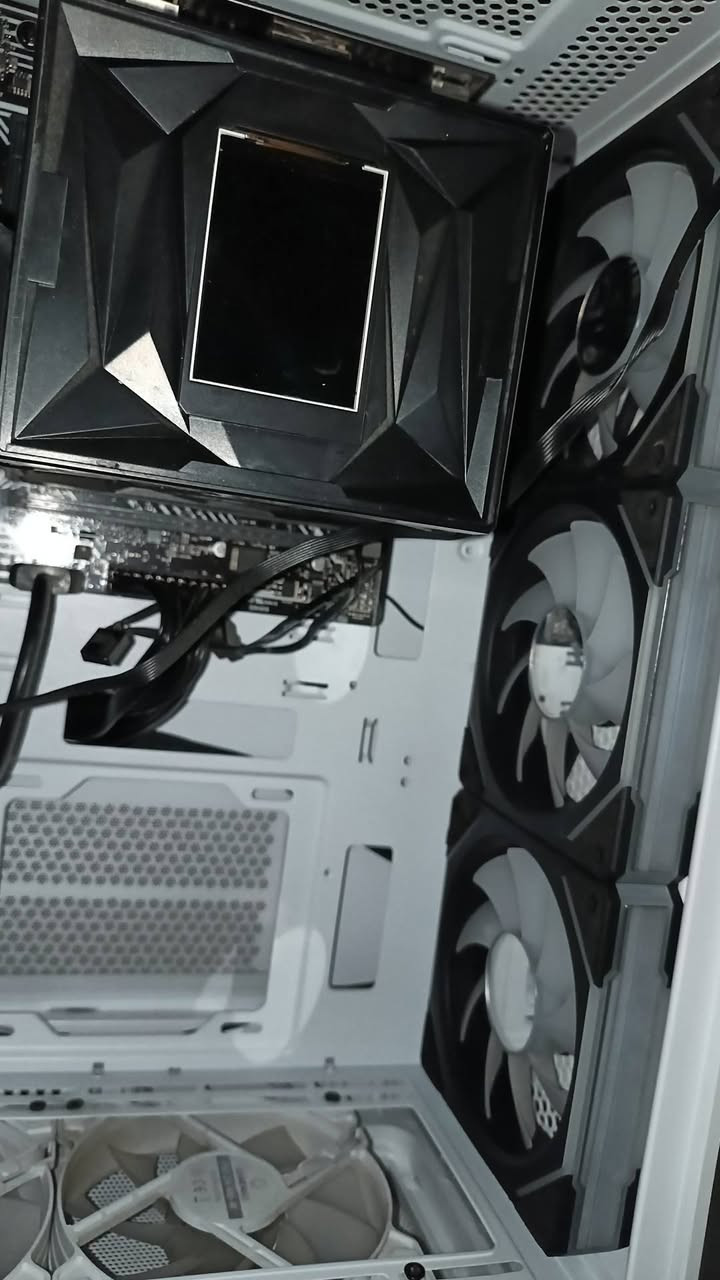 سلام عليكم كيس للبيع 
i 3 10100F 
PRIME B560 Asus 
Porsplay 550W الكارتونه مالته ضاعت جديد فتحته بيدي بعده ممستعمل 
HHD500 +500 
ssd 64  
كيس من GAMEMAX  بدون جامه 
مبرد ابو الشاشه دبل فان

القطع كلها جديده الكيس فقط فحص كله شغال وعلفحص 
ب 300 قفل مع جوستك هديه 
بغداد /الغزاليه 
***********
