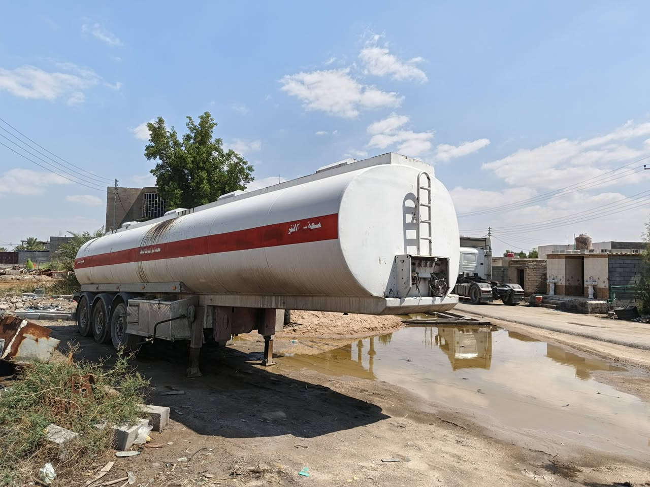 سكانيا ٢٠٠٣
سنويه مامنتهيه
صهريج شاكر ١٤ ٢٠تك تاير 
طوناج جديد
جبيئس توه مفعل
تخم تاير
كير مكينه شاصي بشرط
مكان بصره 
***********
