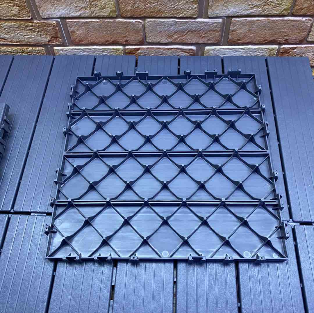 ارضيات بلاستك

أرضيات بلاستيك – الحل العملي للترتيب
كاشي بلاستيكي بنظام التعشيق، يوفر مظهر مرتب ونظيف للمساحات الخارجية والداخلية بدون الحاجة لعمال أو مواد بناء.

وين تكدر تستخدمه؟

• حول المسابح: مادة مانعة للانزلاق وتصرف المياه بسرعة من خلال الفتحات.
• الحدائق والمنزهات: لعمل ممرات نظيفة فوق الثيل أو التراب.
• البلكونات والأسطح: يحول الأرضية الصبة إلى مكان مرتب وسهل التنظيف.
• المناور والطارمة: يمنع تجمع مياه الأمطار بفضل قاعدته الشبكية.
• أرضيات الكراجات: يتحمل الأوزان وسهل الغسل بخرطوم المياه.

المواصفات الفنية:

• القياس: 30 \ 30 سم  (الارتفاع 2 سم).
• التركيب: نظام "كليك" يدوي، تكدر تركبه وتفتحه بنفسك بكل سهولة.
• المادة: بلاستيك (Polypropylene) مقاوم للرطوبة والحرارة.
• متوفر ٤٠ قطعه تغطي مساحة ٣.٦ متر مربع او ١٢ متر طول

🚚 خدمة التوصيل متوفرة لكافة المحافظات.

#أرضيات #مسابح #حدائق #بلكونات #ديكور_عراقي #تجهيزات_منزلية #العراق #بغداد #كاشي_بلاستيك


**إذا كنت صاحب هذا الإعلان وتريد حذفه لأي سبب، رجاءا أرسل رسالة إلى الدعم الفني**