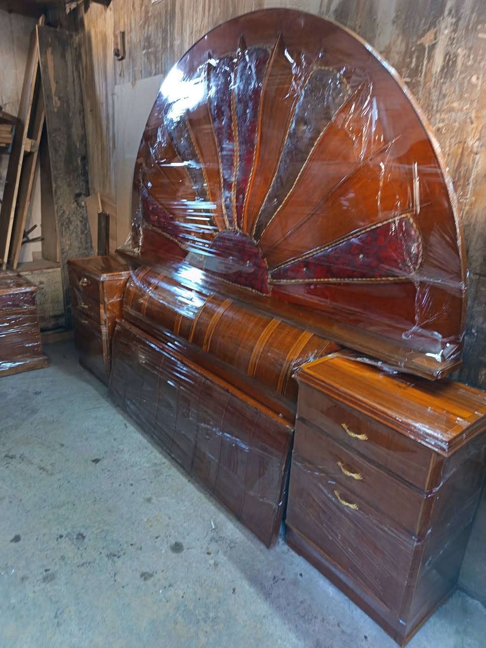 غرفه قنصور 4ابواب السعر 250 وبي مجال وهذا الرقم ***********
