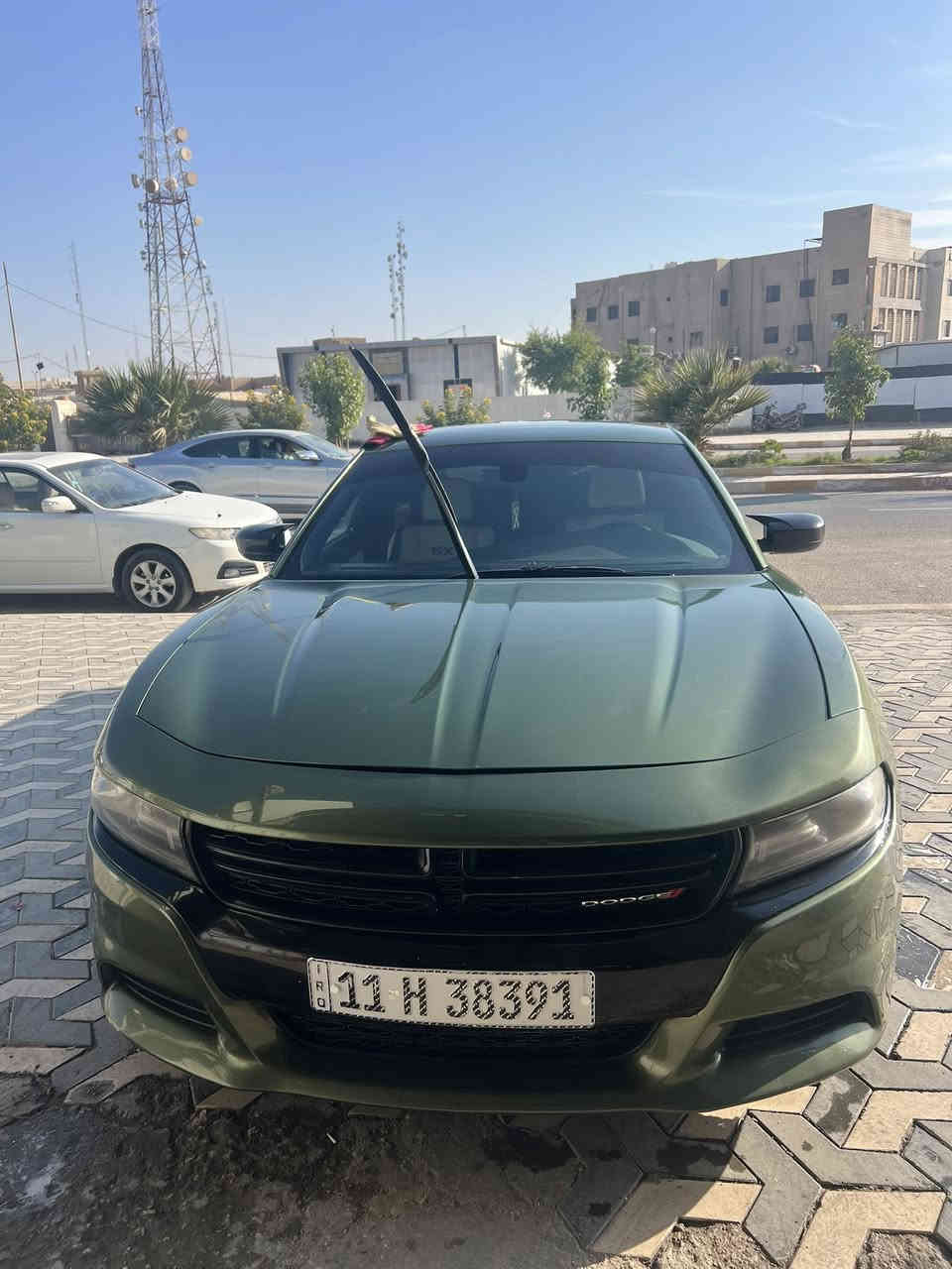 السلام عليكم
جارجر sxt2020 اصل بسمي رقم بغداد 
فول موصفوات واحد ع واحد 
داخله تقرير تعمل وتسير 
وهنا بالعراق باب خلف السايق نضرب ضربه خفيفه ونصبغ يعني لا دوسه ولا اي شي ضرر بيها والباقي كفاله عامه 
ماشيه 50 الف
سعرها 240$ وبيها مجال قليل 
السيارة ايدي بيها وماناقصها اي شي
مكاني الناصرية مركز 
***********
