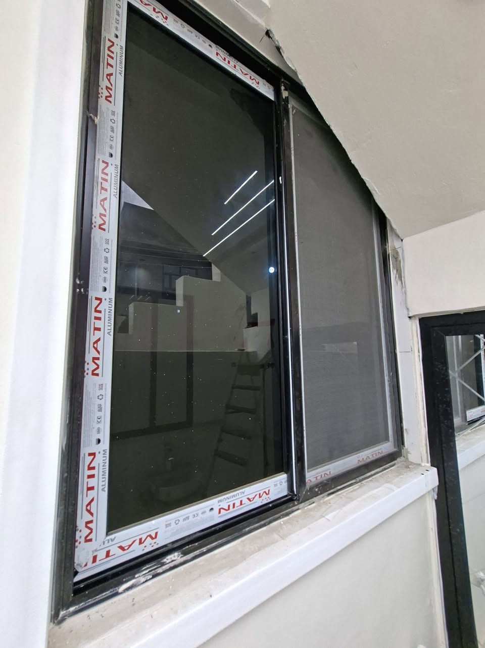 يسعد مسائكم متابعينا الكرام.....
نقدم لكم شبابيك المنيوم   سلايت ٧.٥ 
وابواب G75و G45 
موقع العمل  ديالى بعقوبه    
اللون اسود   
للاستفسار مراسله البيج او 
الاتصال ع رقم 
***********
