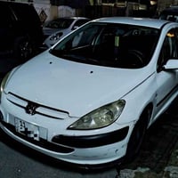 سياره بيجو للبيع موديل 2004 307 سياره نضيف او كامله مابيه اي نقص بالعا...