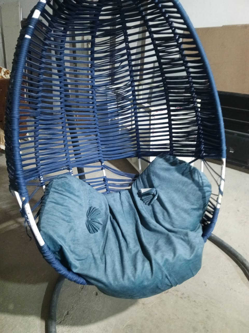 كراسي حديد رقم واحد 6قطع سعر 145 الف عنوان سيميل مسيريك قرب صيدليه بيلا ب فرع ***********
