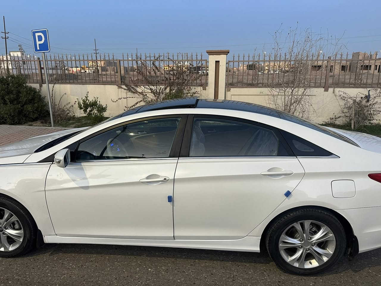 السلام عليكم
للبيع بسعر مناسب جدا
سوناتا خليجي 2012
رقم بغداد الماني شرط التحويل سنويه (2029)
مكينه 2400 دوش شرط لاتنقيص ولاصوت ولاتبخير
مواصفات ViP فول مواصفات
& بانورما طكتين
& تبريد قطعتين
& حساسات خلفيه
& شفتات ستيرن
& تحكم مقود 4 جهات
& لايت زنون
& بك لايت لد
& ويل كروم + تخم تاير
السياره شرط بدون قطرة صبغ او تبديل  بيها بارد فقط مكان واحد والسونار مرفق بلمنشور
السياره كولشي بيها شغال /صدر/تبريد/تخم تاير/ كهربائيات/بانورما/منظومه احتراق الوقود/كولشي شغال
السعر (127) وبيها مجال جدا بسيط 
مكان السياره صلاح الدين تكريت
للاستفسار الاتصال على الرقم (***********)
