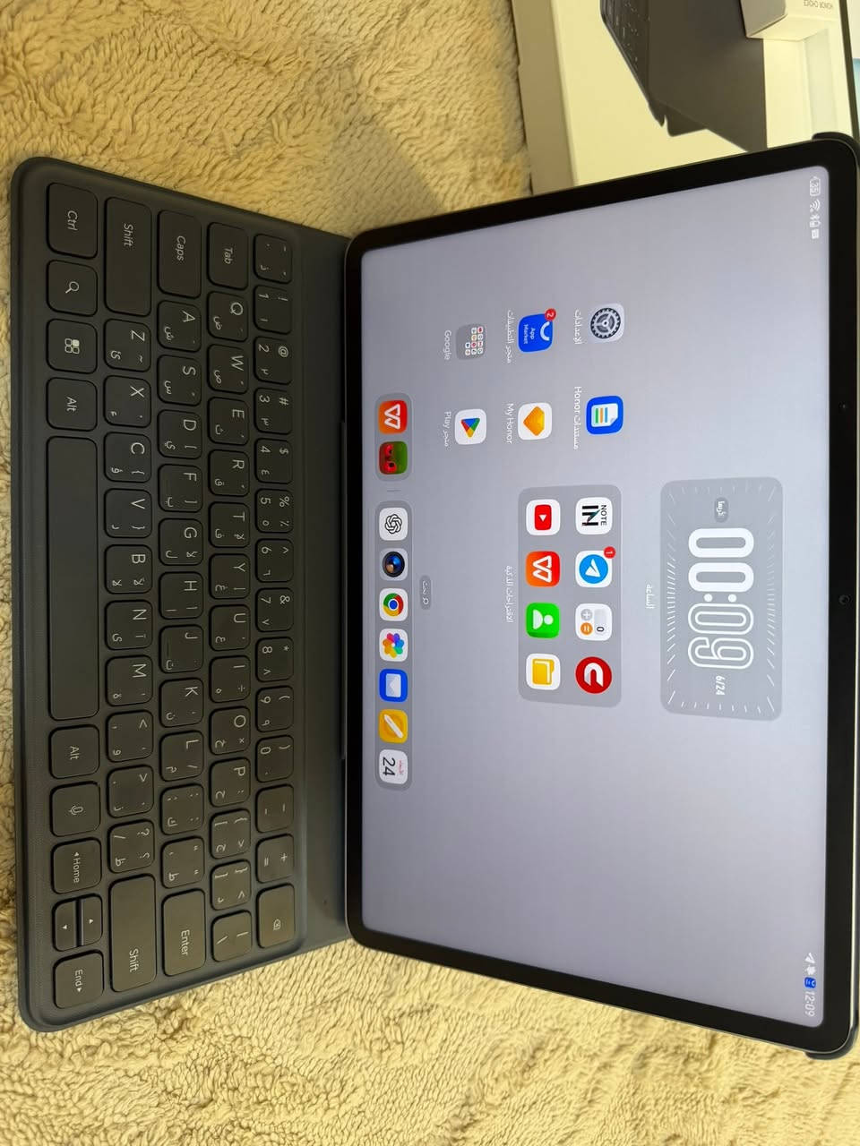 📢 للبيع: HONOR Pad 10 PaperMatte – نسخة 256GB
✅ سعة التخزين: 256 جيجابايت
✅ شاشة HONOR PaperMatte كبيرة 12.1 إنش بدقة 2.5K ومريحة للعين
✅ معدل تحديث 120Hz لسلاسة عالية
✅ بطارية ضخمة بسعة 10100mAh تدوم لفترة طويلة
✅ مع القلم الأصلي والكيبورد
✅ نظام صوت مميز بـ 6 سماعات ستيريو
✅ مناسب للدراسة، العمل، الرسم، ومشاهدة الأفلام
✅ حالة الجهاز ممتازة جداً، كأنه جديد
✅ استخدام 15 يوم فقط

📍 الموقع: بغداد
💰 السعر المطلوب: 520 دولار

الجهاز نظيف جداً ولا يحتاج أي مصروف، والبيع لعدم الحاجة.

📞 للاستفسار والتواصل:
***********
