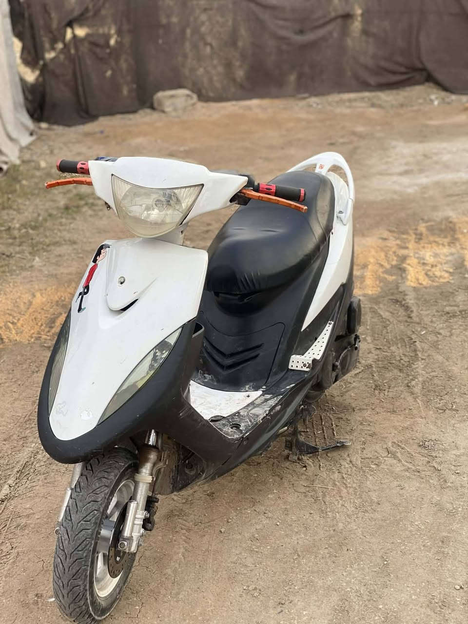 السلام عليكم دراجه ماكس عدله للبيع بوشه ٥٥ نكره سلف صالنصه رياضي كهربايات كله شغاله السعر ٥٥٠ وبيه مجال *********** مكاني حله ابو غرق
