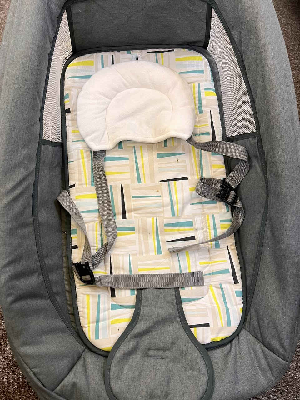 هلو بنات عندي اغراض للبيع كلش جديدات 
 كرسي هزاز كلش جديد مستخدم كم مره 
بي  نضام انو الاغاني عن طريق البلوتوث من جهازج او هو بي اغاني ويشتغل هزاز 4 سرعات وعلكهرباء او علشحن
وكرسي سياره 
وكيز تغيير ملابس او حفاضات 
مكاني بغداد الطوبجي 
للتواصل ***********
