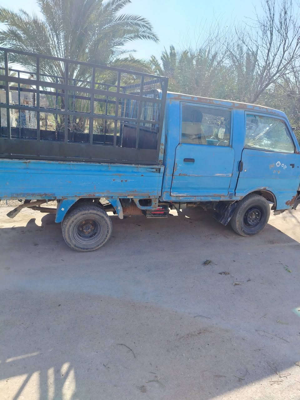 كيا بنگو دبل قمارة موديل 1993سنوية ل 2031 رقم ديالى انكليزي مكينة وگير جدد تخم تاير  امامي وخلفي جديد شاصي نضيف مكان السيارة ديالى المقدادية السعر 45 وبيها مجال رقم الهاتف ***********
