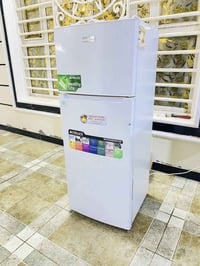 ثلاجه وسط • ١٢ قدم • مستخدمه موسم واحد