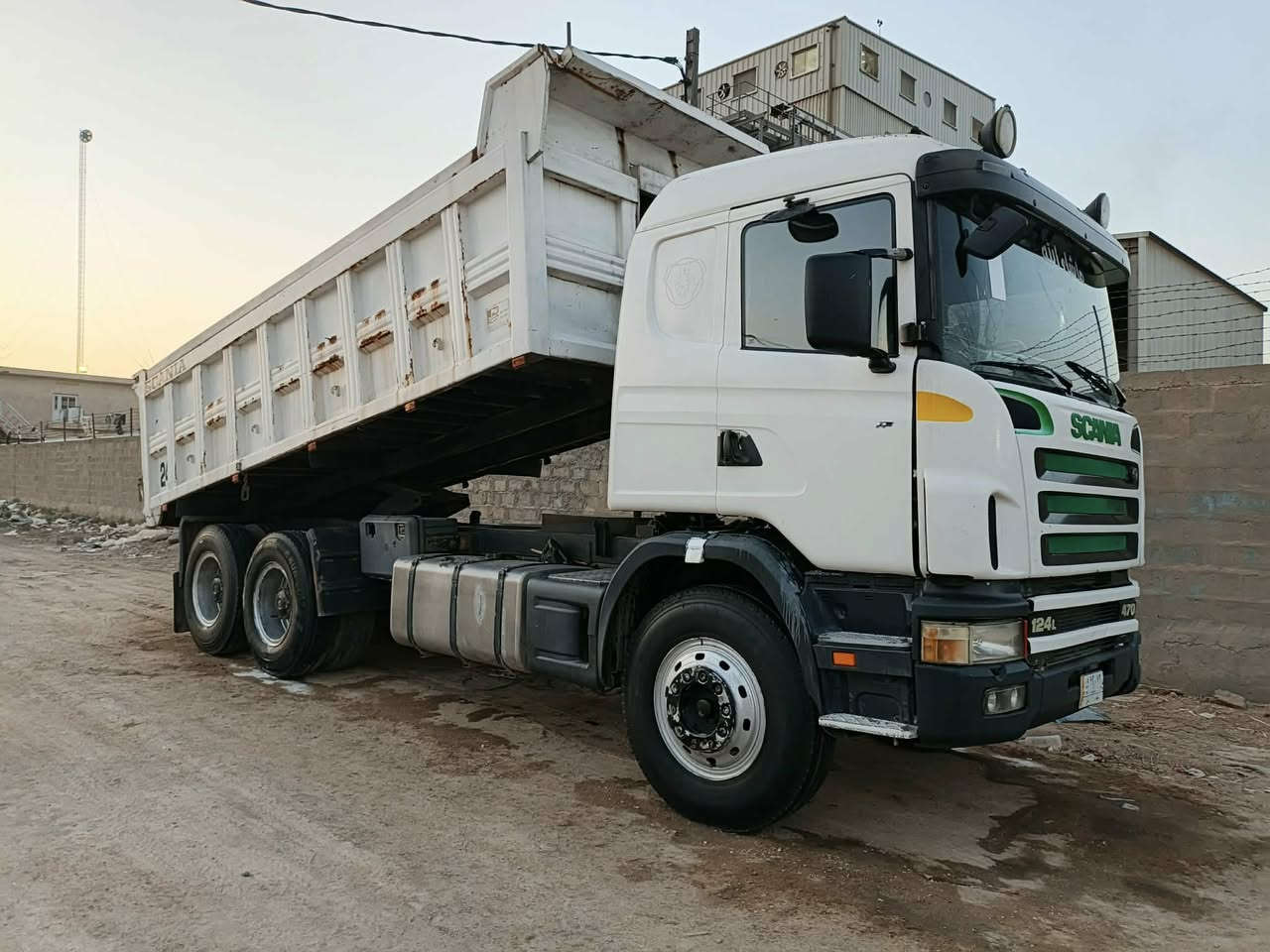 سلام عليكم سكانيا بومة موديل 2001 مكينة 6 بم ونوزل كير 3ب3 مجموعة مان تخم تاير للاستفسار ***********
