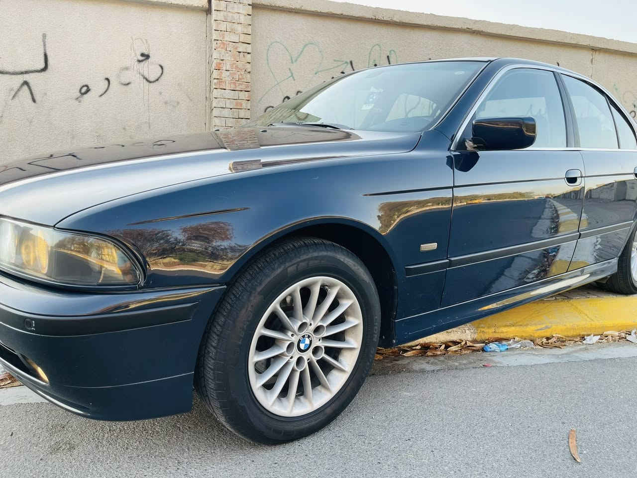 سلام عليكم 
Bmwموديل2001
حجم525
لون نيلي
گير و محرك مبدل530
رقم و سنويه جديد 2029
رقم سليمانية 
شرط تحويل 
سيارة با اسمي
تايرات جديد
فقط بونيت و جاملغ خلفي 
صبوغ أوروبي
كشنات بيلاد قماش داخل نيلي
 سيارة مابية نقص
ماشاءالله
سعر:118بيها مجال قليل
بدون زحمه الي مو  شراي لا يراسل
رقم موبايل📞☎️:***********
مكان كركوك💐
