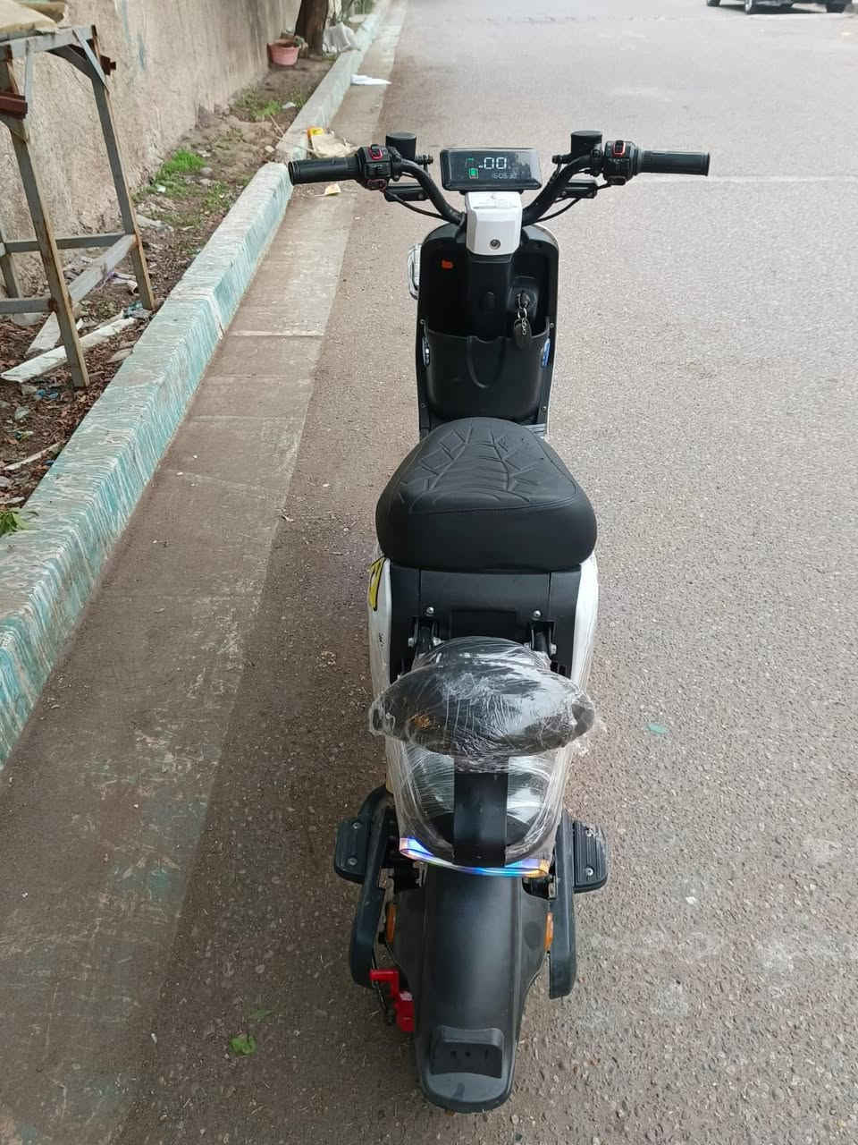 دراجة R9للبيع الدراجة امانتن نضيفة بس التاير الي ورة مبنجر ويرادلها تبديل جوزة وذا علذني سهلة من يمي انطيكم فلوس التصليح بطارياتها كلش زينة الدراجة مصار 4اشهر من مشتريها الي يريدها يفوتلي واتس ***********السعر راح يكون 375وبيها مجال فلوس التصليح الي يريدها يجيني واتساب علرقم الي ظاهر يمكم المكان بغداد حي الخضراء
