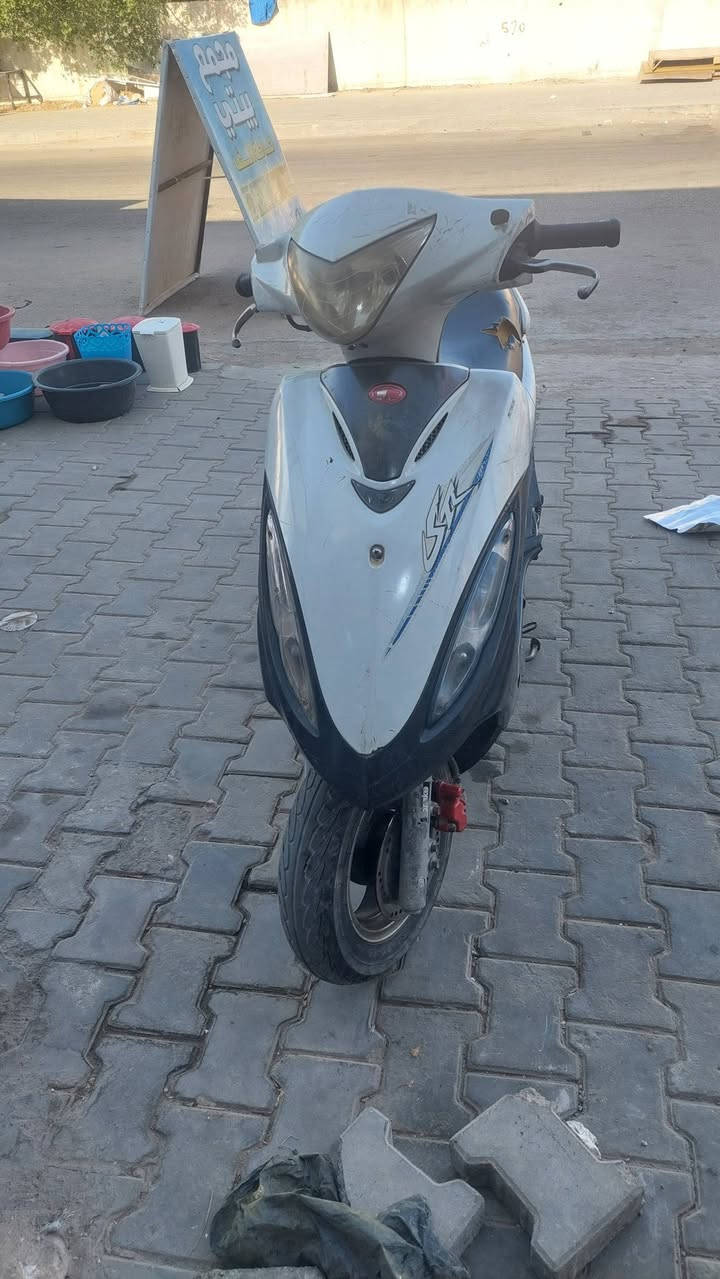 السلام عليكم كامكو جي 4 للبيع دراجه كهربائيات كلها شغاله نقره سلف كفرات كلها ختم واحد ماكينه مفتوحه والسعر 300 قفل والعنده مراوس فراشه مكاني نجف حي الميلاد***********
