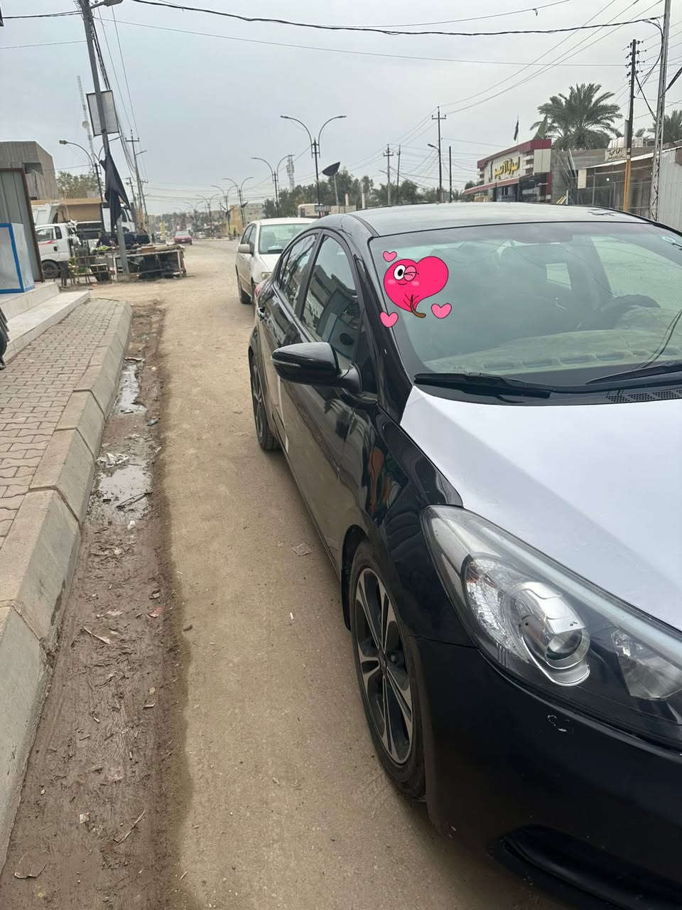 السلام عليكم فورتي 2016
محرك 2000 دوش 
ماشيه 93
رقم دولي جديد باسمي 
سنوية وهزة جديدة 
حادث والسونار كدامك 
السعر 105 وبيه مجال 
الاتصال 
***********
