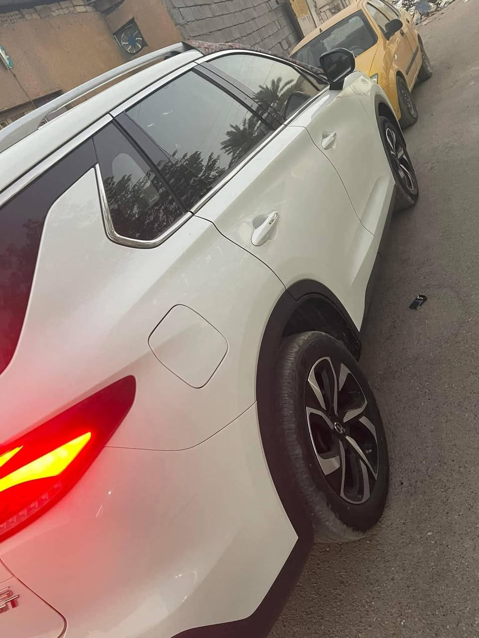 سلام عليكم سياره Gac gs5للبيع موديل 2021للبيع سياره فوول 1/1 بيهه جاملغ عكس السايق نص من عده وحافه البنيد السعر 135وبيهه مجال بصيط الاتصال ***********
