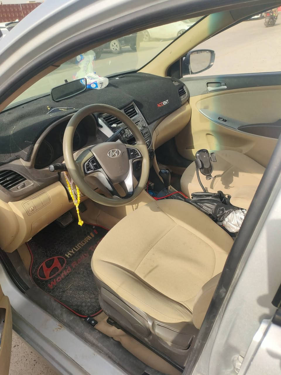 سلام عليكم 
اكسنت مديل 13 جاهزه من كلشي تبريد حداديه تخم تاير ماعايزه شي محرك 1600 سعر 90 بيه مجال تصال واتساب
***********  مكان بغداد الحريه .. كاظميه
