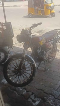 دراجه ٢٠٢٥ سعرها ٧٠٠ وبيها مجال مكاني الحسينية 07712627339
