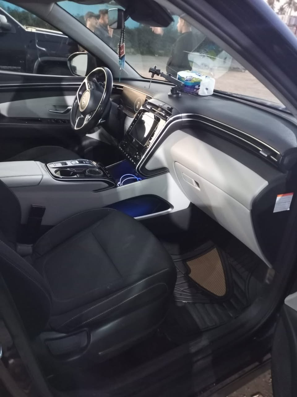 🚗 للبيع: هيونداي توسان2022 

📍 مكان السيارة: بغداد

📞 للتواصل: ‭٠٧٨٢ ٢٦٥ ٦٤٩٨‬
 
⚠️ حالة السيارة:

• وارد امريكي هايبرد 

⚙️ المواصفات:

• فول مواصفات عدا البنوراما

• تشغيل عن بعد

• حساسات امامية وخلفية

• بصمة تشغيل

• بصمة ابواب

• اشارات بالمرايا

• تبريد منفصل قطعتين

• ستائر خلفية

• نظام مانع انزلاق

• نظام توقف ذاتي Auto Hold

• هاند بريك دكمة

• حاجب LED

• كشافات

• تحكم ستيرن جهتين

• مقاعد كهربائية

• 3 انظمة قيادة (Eco - Sport - Normal)

• شاشة وسطية تدعم Apple CarPlay

• شحن لاسلكي

• مرايا قابلة للطي

📌 تفاصيل إضافية

• رقم السيارة: بغداد مشروع وطني

• باسم المالك تحويل مباشر

• لون السيارة: اسود

السعر : 170 وبيهه مجال
