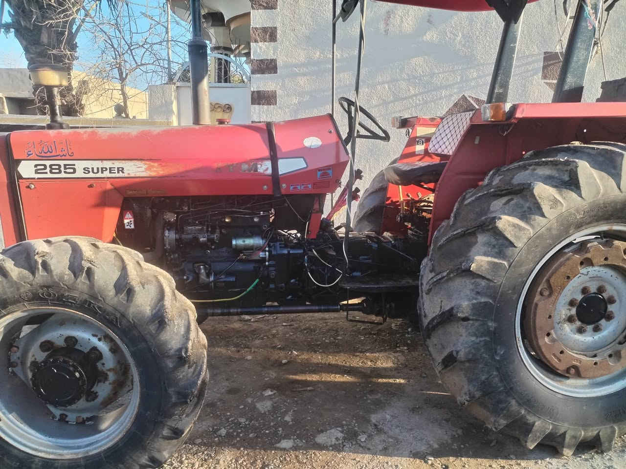 تركتر 2013 نضيف بأسمي مابي اي عيب كير محرك شرط للاستفسار
***********
