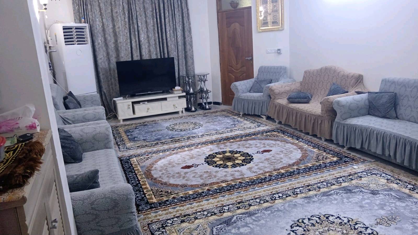 دار للبيع مع الأثاث في مجمع السلام السكني في كربلاء المقدسة قرب مستشفى التركي. ٢٠٠ متر طابقين ٣ غرف نوم و ٦ مجاميع صحية اجلكم الله 