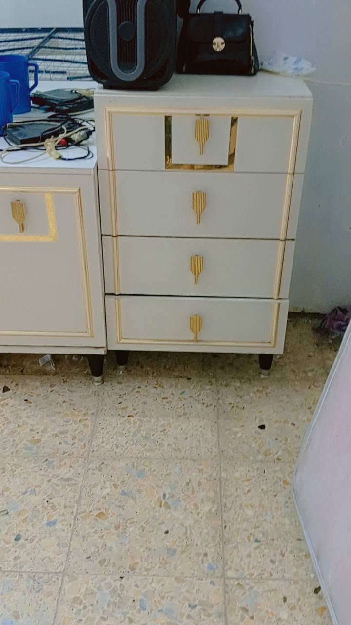 سلام عليكم غرفه تركيه 8قطع  سرير جك مكاني بغداد الجديدة سعر 550 وبيه مجال ***********
