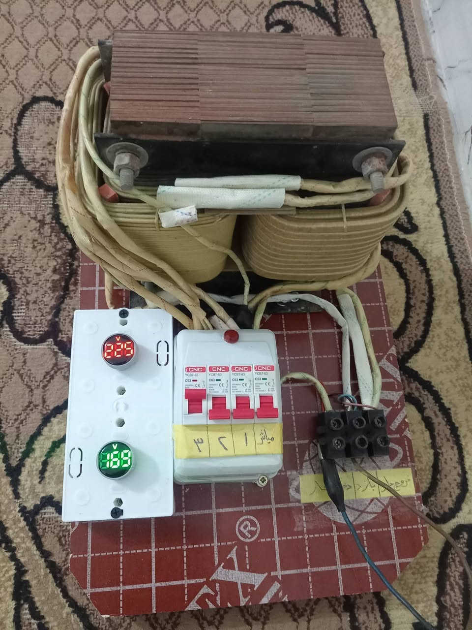 بعد السلام .  الى كل من يعاني من أنخفاض الفولتيه بسبب ضعف الكهرباء أو أجهزة التبريد ماتشتغل أو الطاقه الشمسية ماتشحن الحل يمي أن شاءالله يتوفر لدينا رافعات فولتيه حسب الطلب للتواصل على رقم الهاتف أخوكم أثيرالكهربائي.
 ***********.
السعر  125 ألف. الى 300 ألف حسب الطلب  أوتماتيك وعادي .
