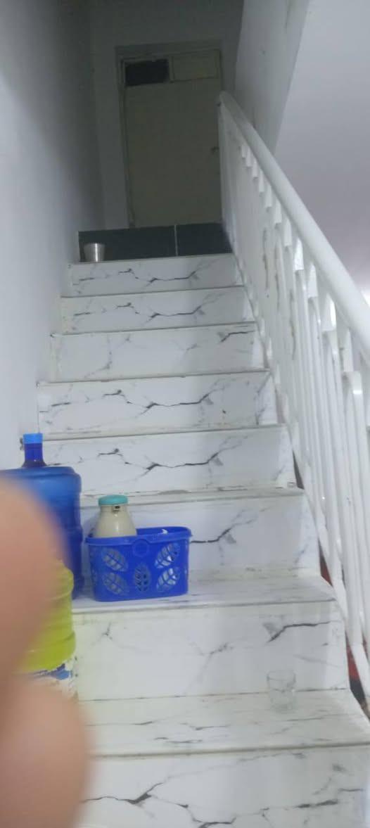 بسم الله الرحمن الرحيم بيت للبيع في الفلوجه الانبار في الزركيه مساحته 155 غرفة نوم وحده مطبخ وصاله وستقبال وحمام الاستفسار على الرقم ***********
