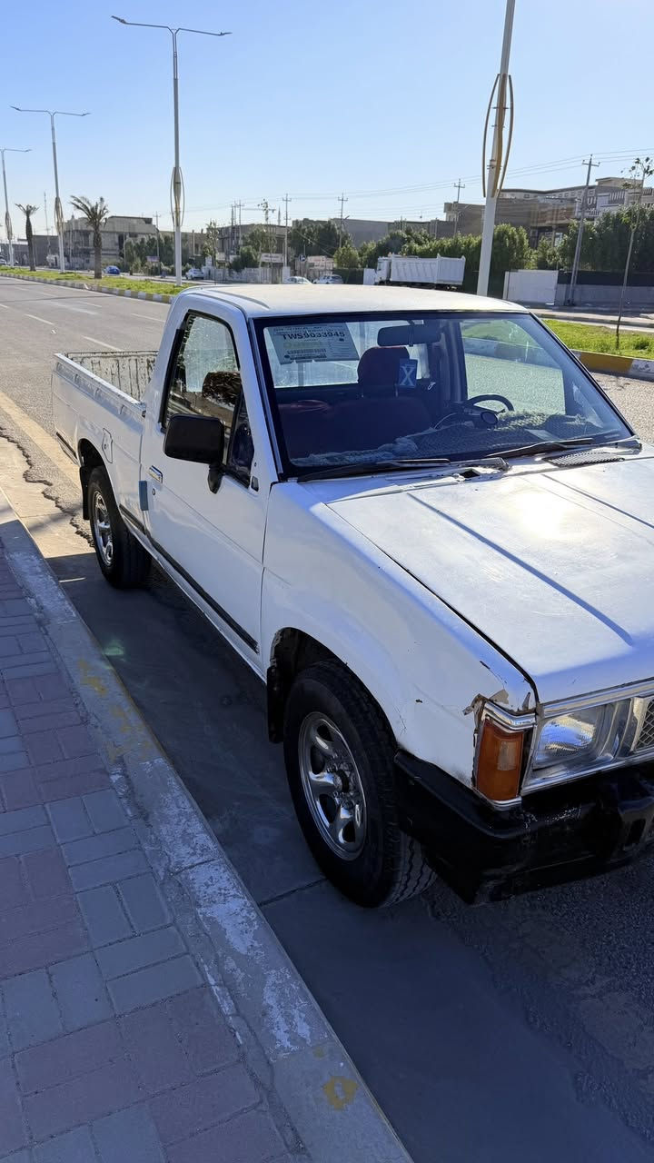 السلام عليكم
بيكم نيسان موديل 93 
اللون ابيضّ غير محدد 
السياره حلوه ادامه كامله 
تخم تاير 
تخم دسكات 
تخم بلكات 
تخم نوزلات 
نضافه الكشر 80 ‎%‎ مثل مموضح بالصور 
سياره صرفه قطاره أمانة الله 
تحويل ثاني يوم  
السعر 55 وبيه مجال 
عنوان السياره فلوجه 
***********
***********
