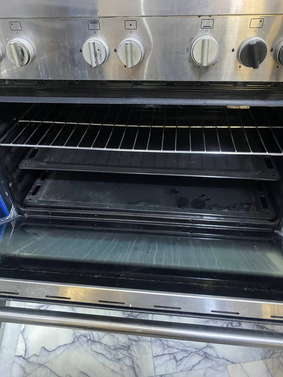 طباخ إيطالي نضيف البيع نوع ميلانو مكان الطالبية  ***********
