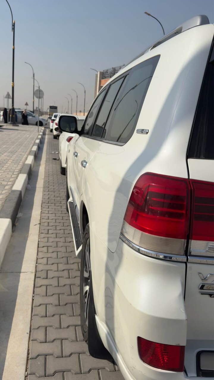 لاندكروز 2017 VXR بدون جكات للبيع او مراوس يوكن 24
مكفوله كفاله عامه عدا بارد قليل في الجاملغ الامامي من جهة السائق بريم فول رقم بغداد بأسمي  ماشيه 200 الف حقيقي  . ⁠محرك 8 سلندر 5700. ⁠ مكاني البصرة 
السعر 480 وبيها مجال قليل 
⁠للاستفسار  *********** المدينة, البصرة
