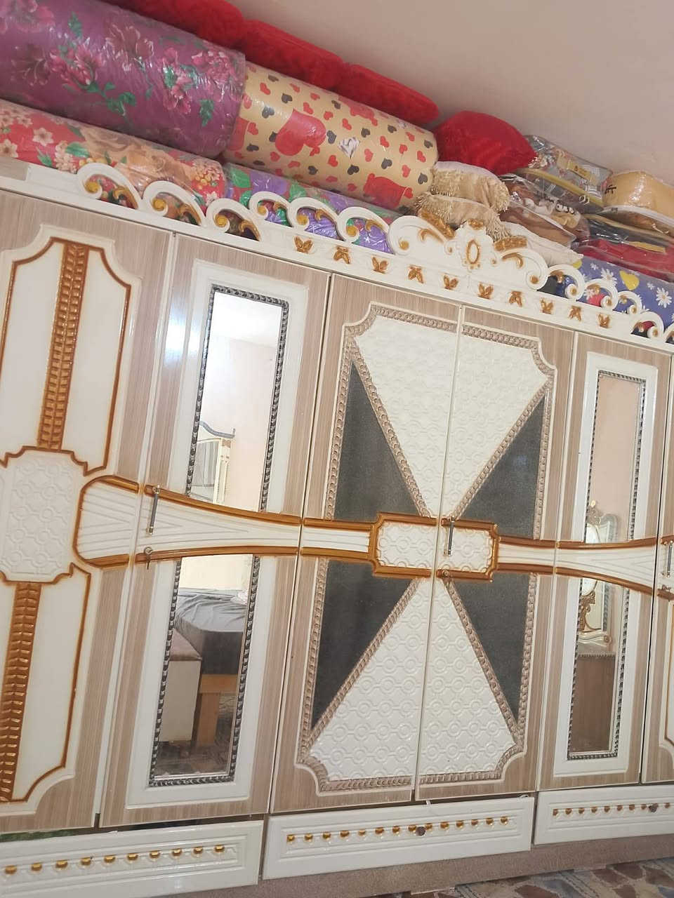 غرفة نوم البيع تصميم تركي بس الخشب عراقي اريده مليون ونص وبيه مجال ناصريه ***********
