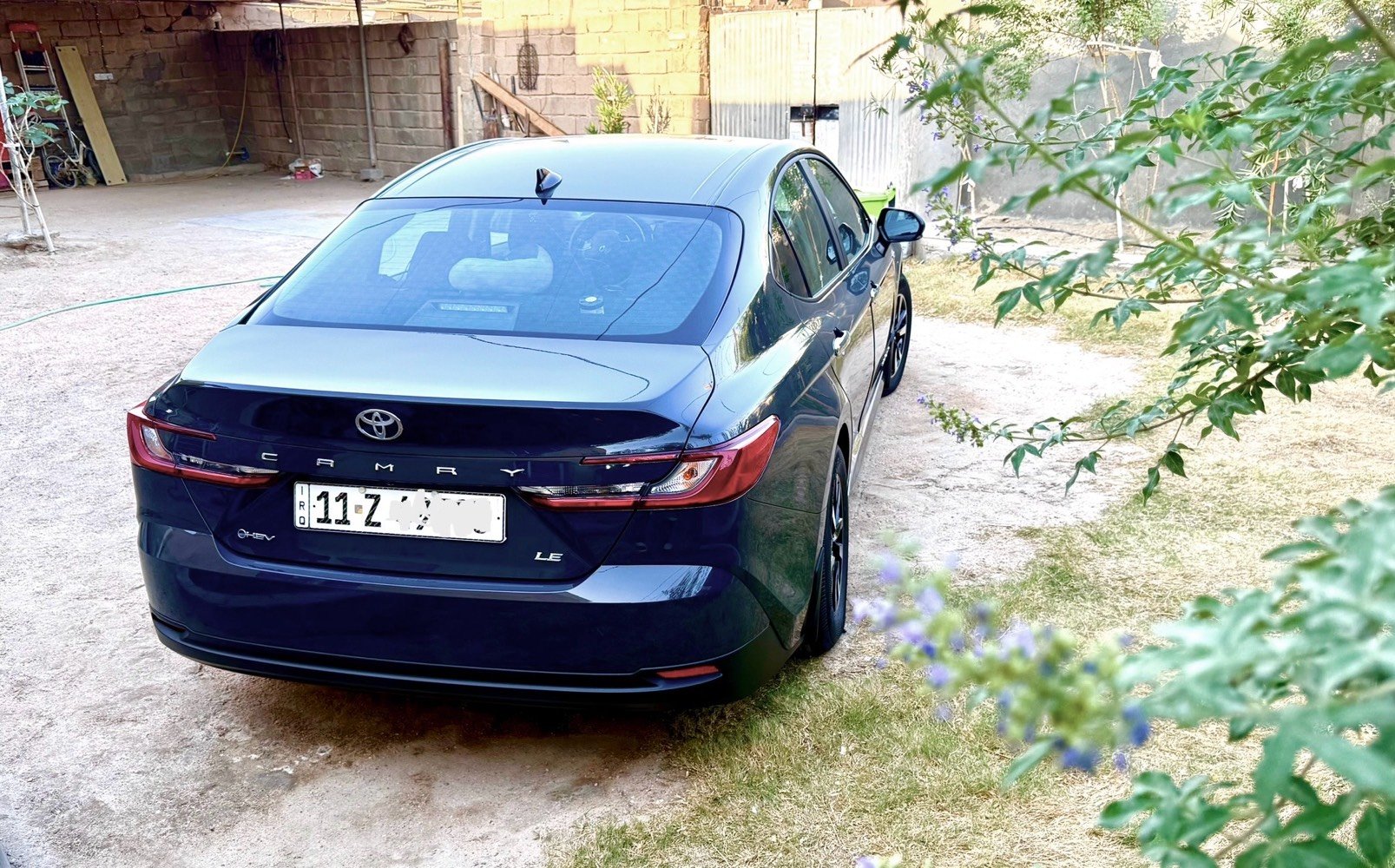 سيارة تويوتا كامري موديِل حديث، نظيفة وجديدة، باستعمال خفيف. خارجية لامعة وداخلية مريحة ومجهزة بشاشة متطورة. استمتع بأداء مميز وراحة في القيادة. السعر قابل للتفاوض.