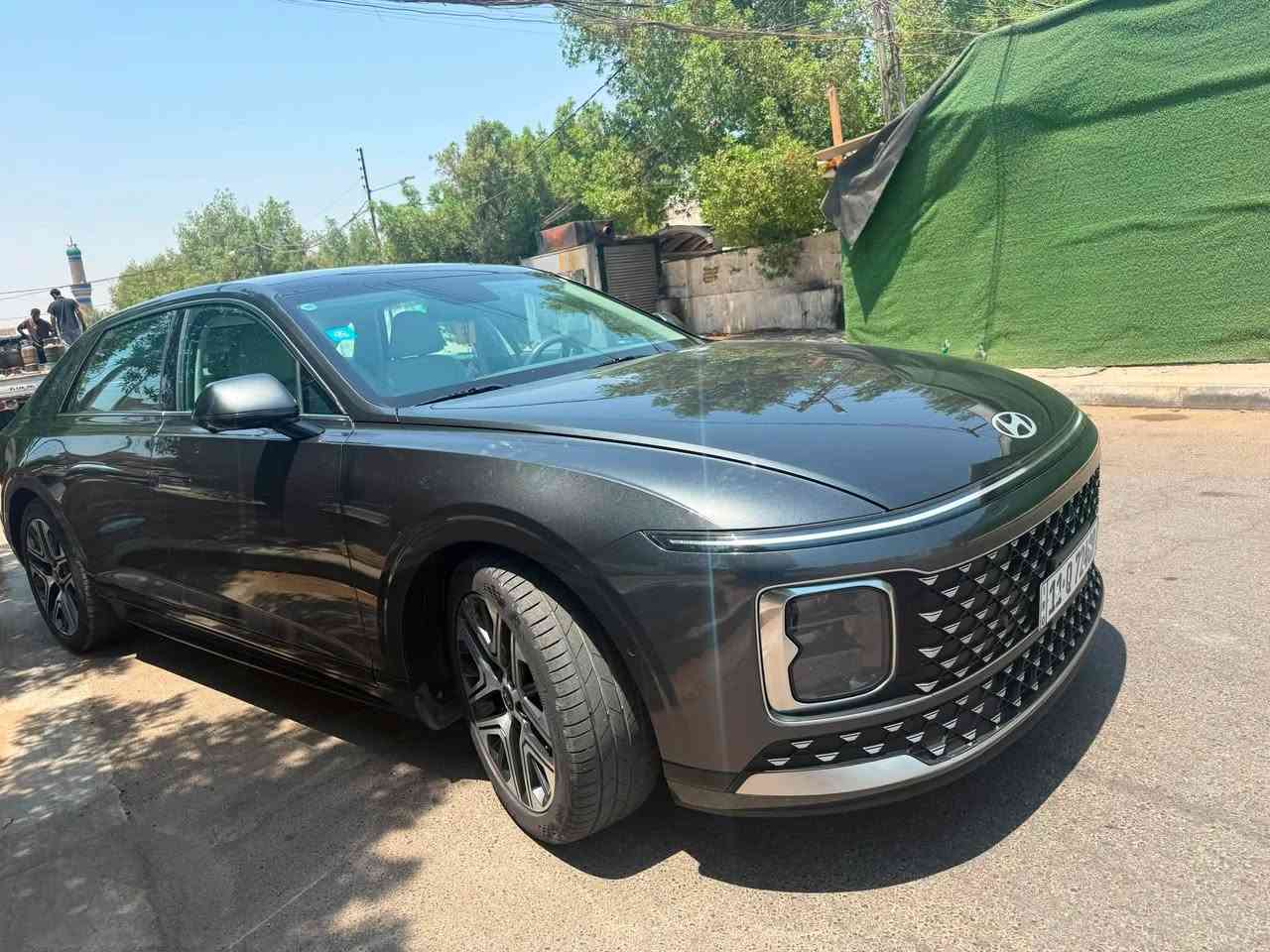 للبيع فقط هيونداي أزيرا 2025 خليجي وكاله الت ساك
هونداي العراق كفاله عامه 🚘☑️

المحرك : 3500Cc V6
العداد 28 الف كيلو
الحاله : مكفوله خليجي 💯☑️
اللون: رصاصي رمادي ( فيلي ) داخل ابيض مميز نادر
ناقل الحركة: أوتوماتيك 

✅ شاشة لمس كبيرة
✅ Apple CarPlay
✅ Android Auto
✅ بلوتوث
✅ نظام ملاحة GPS
✅ كاميرا خلفية
✅ كاميرات 360 درجة
✅ حساسات أمامية وخلفية
✅ تشغيل السيارة عن بُعد (Remote Start)
✅ شاحن لاسلكي

▪️ شاشة عدادات رقمية كاملة
▪️ مقاعد جلد فاخرة
▪️ مقاعد كهربائية مع ذاكرة حفظ
▪️ تبريد وتدفئة المقاعد الأمامية
▪️ فتحة سقف بانورامية
▪️ دخول وتشغيل ذكي بدون مفتاح
▪️ مثبت سرعة ذكي 
▪️ التحذير من النقطة العمياء
▪️ التحذير من الاصطدام الأمامي
▪️ الفرملة التلقائية للطوارئ
▪️ إضاءة LED كاملة
▪️ ستائر خلفية كهربائية
▪️ باب صندوق خلفي كهربائي
6 حساسات امامي خلفي
شاحن واير ليس

السعر 29 الف دولار 290 ورقه وبيه مجال 
او بالعراقي 43,500 مليون قابل للتفاوض💸
 
الموقع بغداد المنصور 
للتواصل اتصال او واتساب ***********

رابط الواتساب المباشر للمراسله صاحب سيارة👇🏻☑️
https://wa.me/964***********
