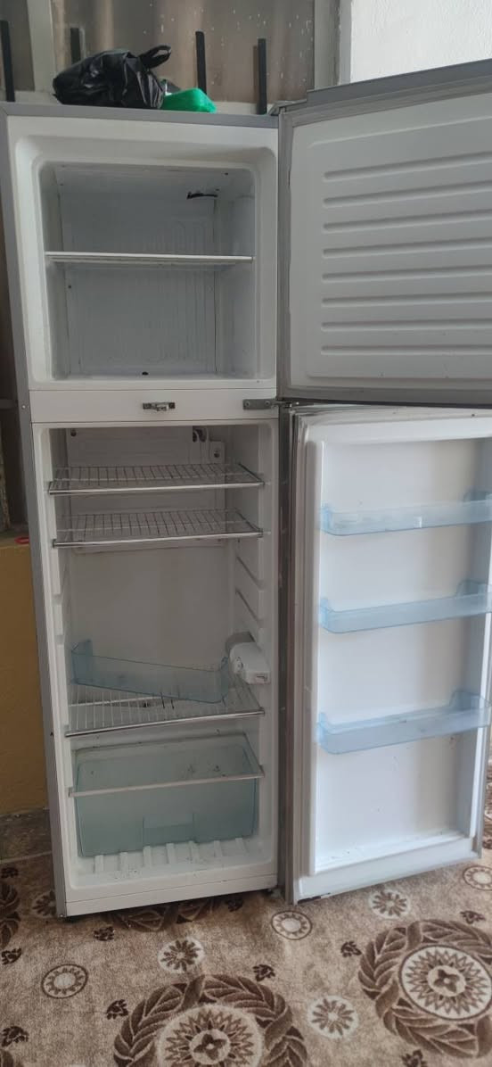 ثلاجه للبيع المكان كوكجلي جديده مستخدمه شي قليل نظيفه حيل فول ثلج
***********
