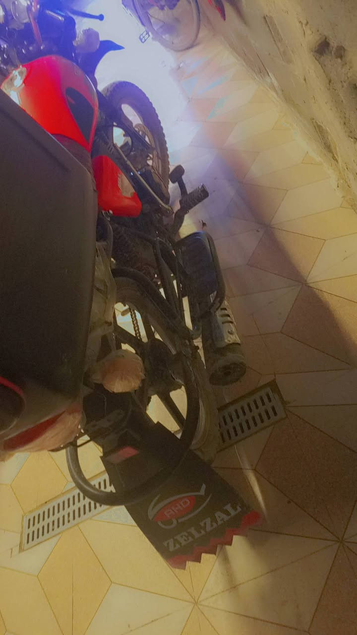 سلام عليكم دراجه دايوند مجفته
دراجه خير من الله اي ينقص ما بيها 
سعر 900
بغداد الشعله 
***********
