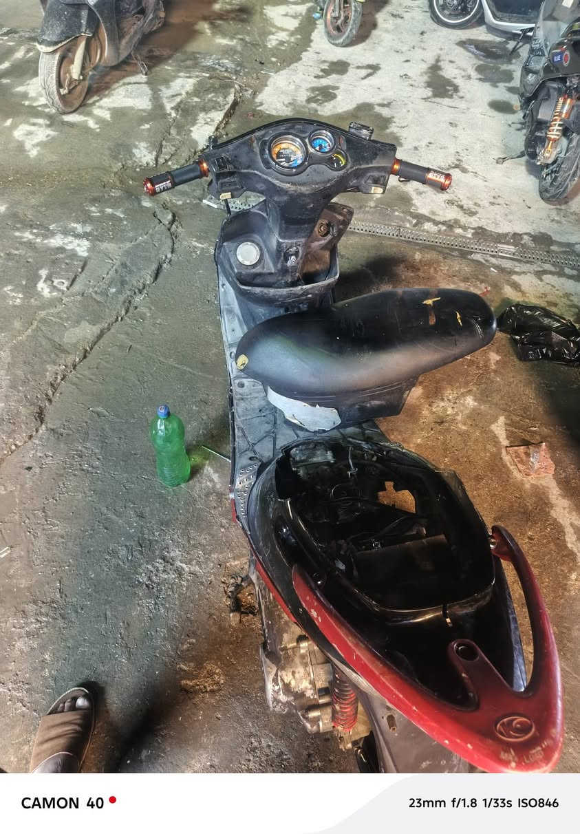 السلام عليكم دراجه للبيع كونكو السرعة ١٢٠ ابيع كوم حديد السعر ١٥٠ وبيها مجال مكاني بغداد.


**إذا كنت صاحب هذا الإعلان وتريد حذفه لأي سبب، رجاءا أرسل رسالة إلى الدعم الفني**