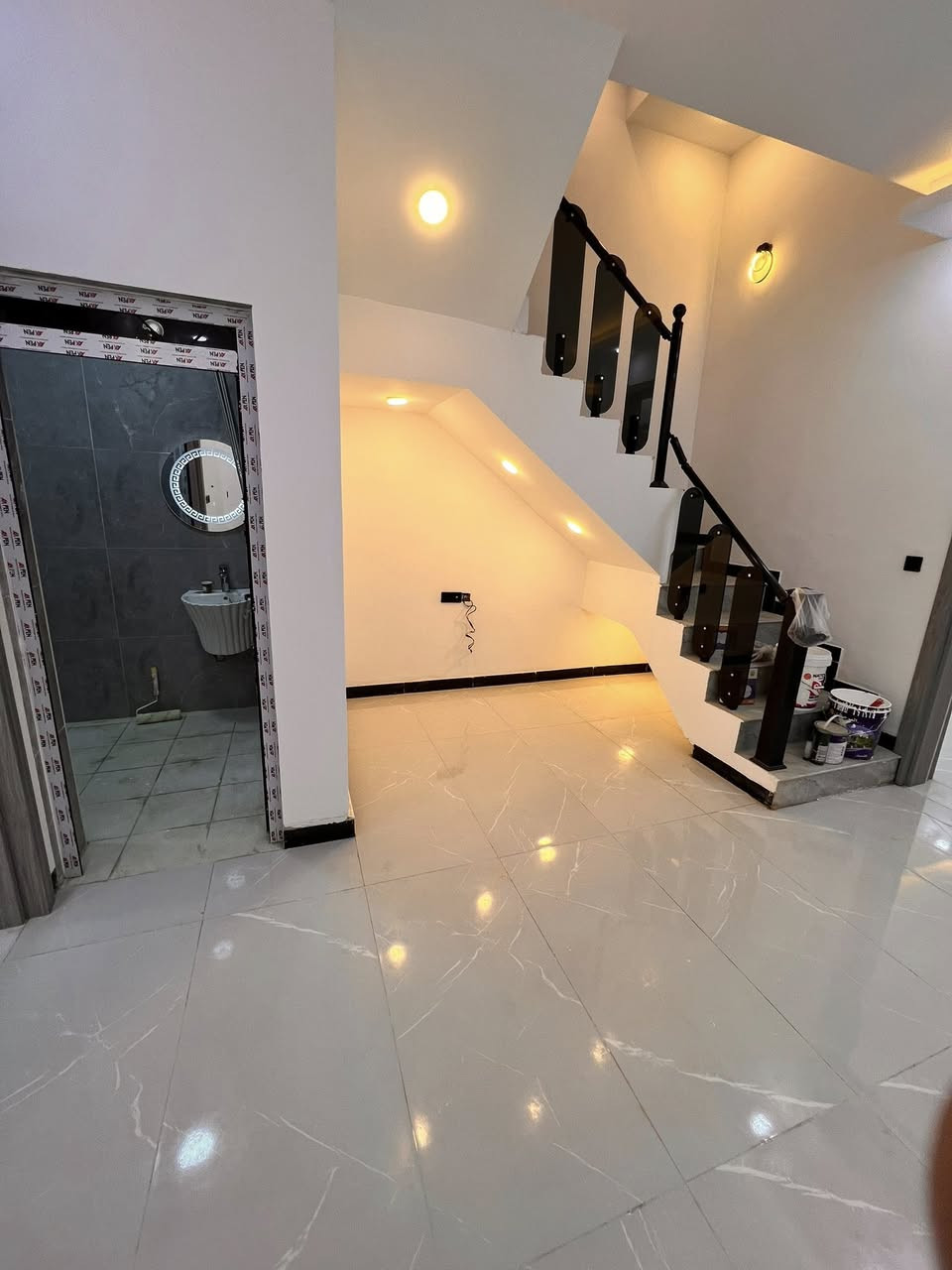 دار للبيع  مساحة 100م وجهه6.25 نزال 16
مجمع السلطان الثالث ثاني فرع من التجاري 

4عرف نوم 

حمامات 2

مطبخ 

استقبال 

وصالة 

طابق الأرضي جبسن بورد +انارة مخفية

سحبات جدارية

جدران ألواح +ارضية ألواح 60*120

البيت باسمي بدون دلال 

خدمات ماء كهرباء تبليط 

مدارس أسواق صيدلية كلهن قريبات 

الاستفسار الاتصال ع ‭0788 630 4211‬
