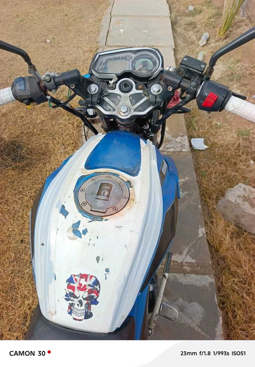 سلام عليكم دراجة هيويه البيع موديل 2023دراجة نقصه جاملق امامي بكلايت خلفي سلف واكف غطع كهربيا الباقي كله شغل سعر 800و بيه مجال ***********ملاحضه مكلف بل نشر هاذ رقم صاحب دراجة
