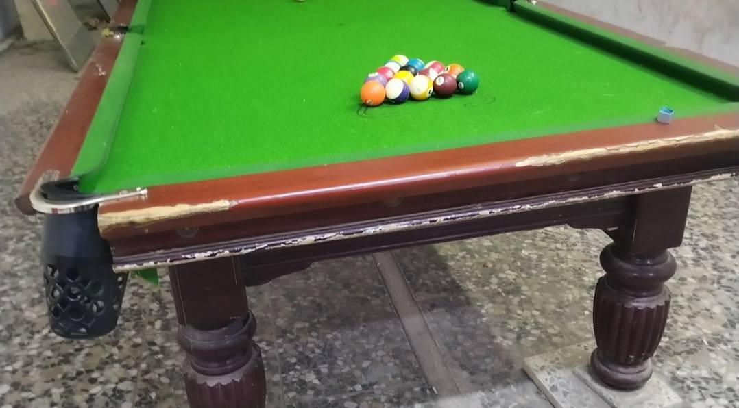 ميز للبيع عدد 2 بيع مستعجل مكاني ميسان المجر الكبير ***********
