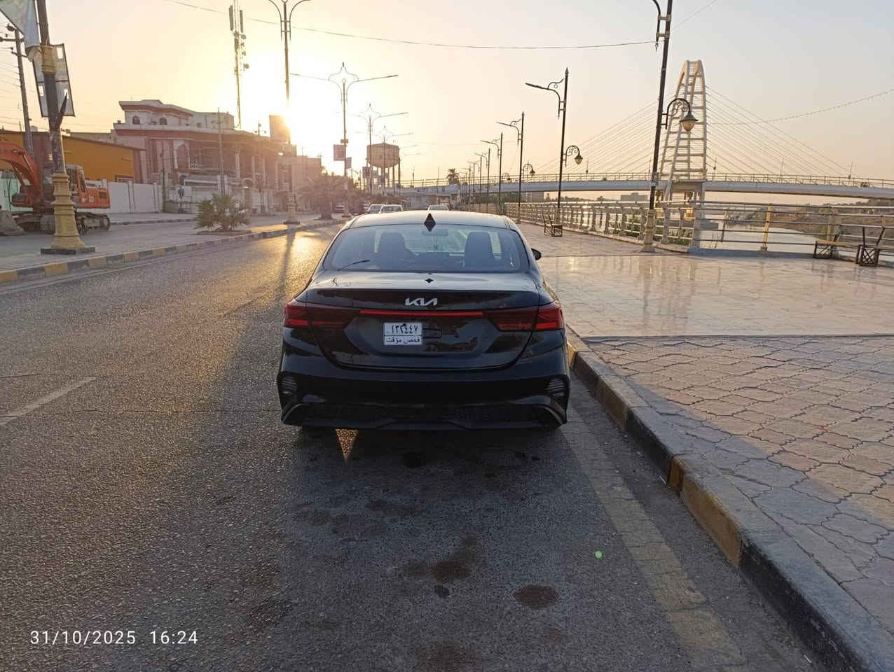 سلام عليكم كيا فورتي موديل 2024 ماشيه 14 الف كيلو ..حادثه خلفي جنطه وجاملغ خلفي واحد  فقط الجنطه بيه صبغ مكان الرقم والجاملغ بارد بي تكحيل فقط بدون صبغ السياره بيه طخه بلبنيد بلنقل من امريكا كحلته بس السياره بلعماره بدون رقم السعر130ورقه بي مجال رقم الموبايل..*********** وبيه طخه بلباب الي خلف الصدر خفيفه بيع مستعجل .. مكينه ٢٠٠٠ دوش فئة LX
