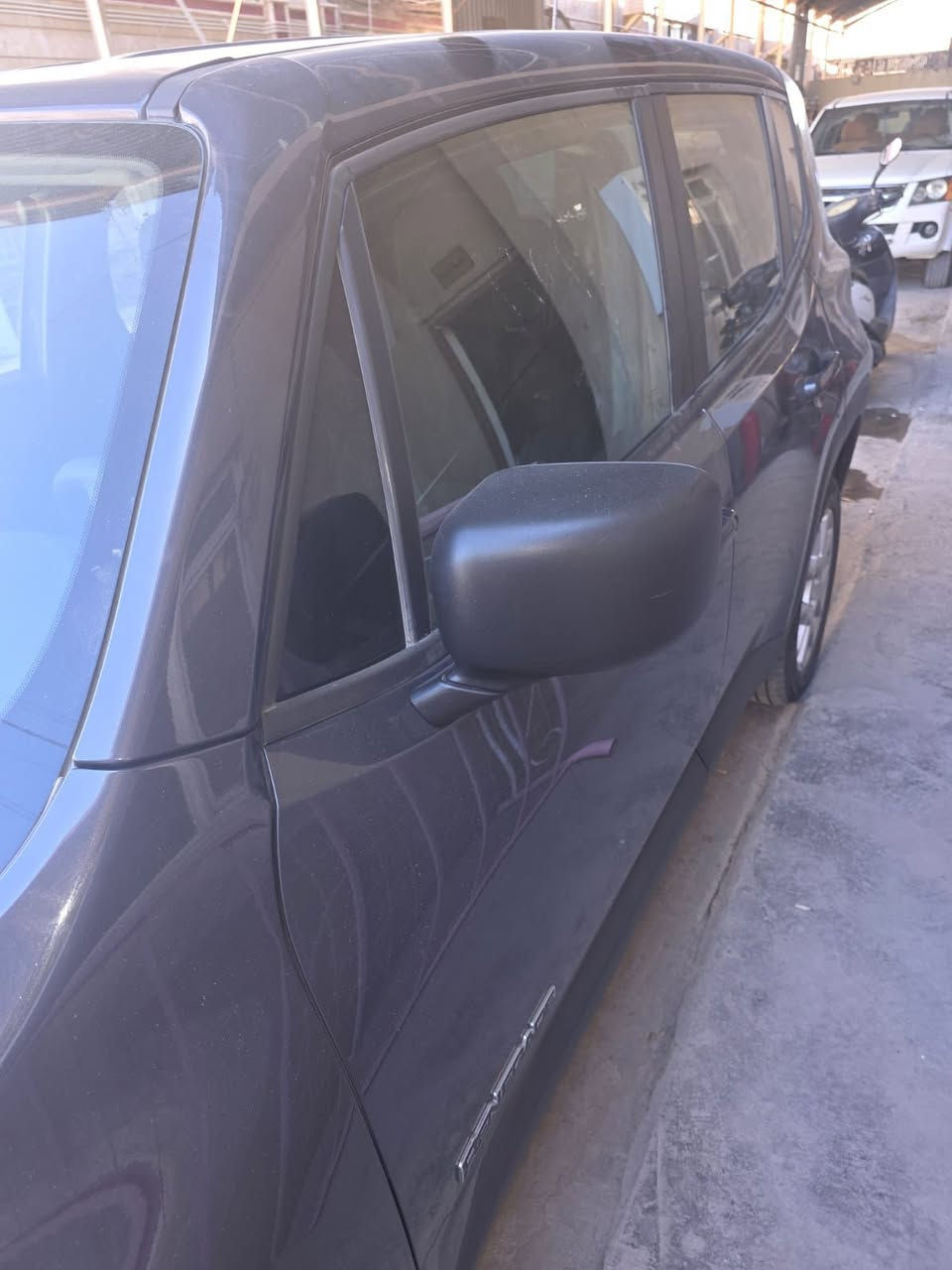 السلام عليكم جيب رنكيد موديل ٢٠٢٣ وارد امريكي كلين سياره حادث غرق نسبه قليله جدا فول السعر ١٢٧ لاتصال ***********
